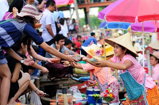 Khlong Hae Floating Market